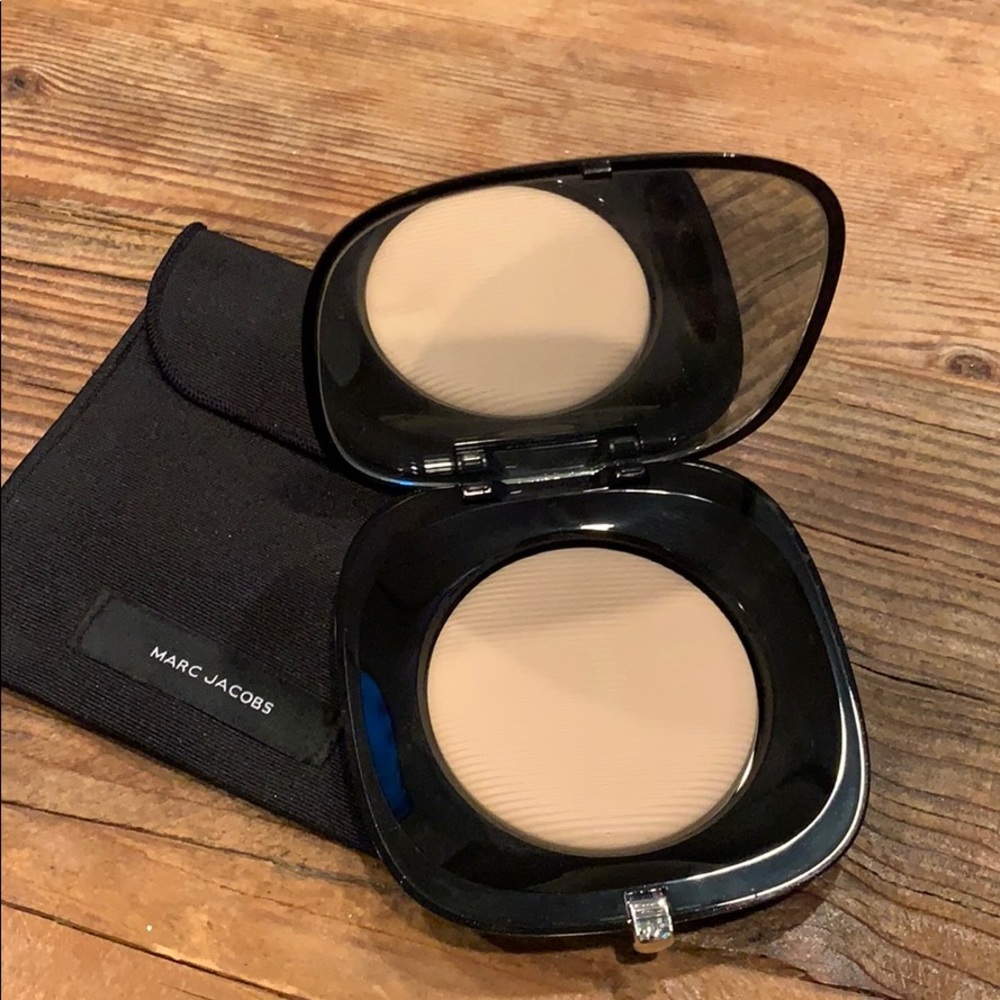 Marc Jacobs perfecting powder